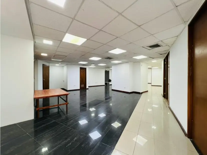 Se alquila Local 245m² Chuao