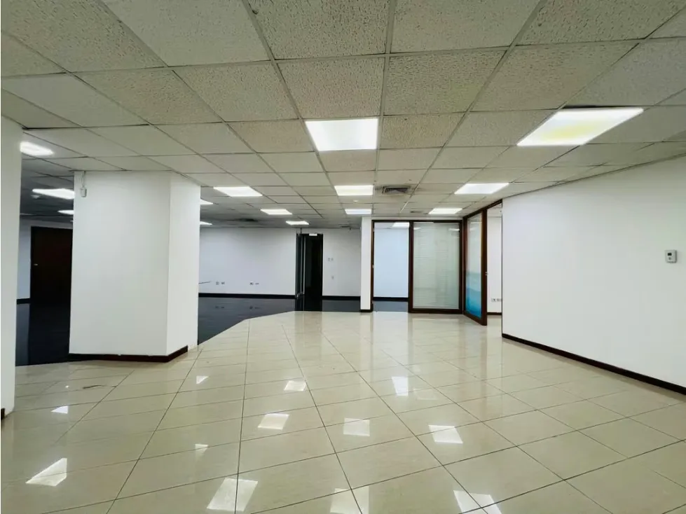 Se alquila Local 245m² Chuao - 2