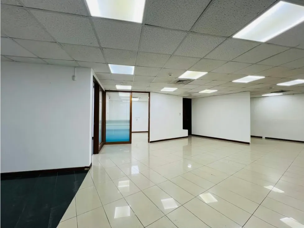 Se alquila Local 245m² Chuao - 12