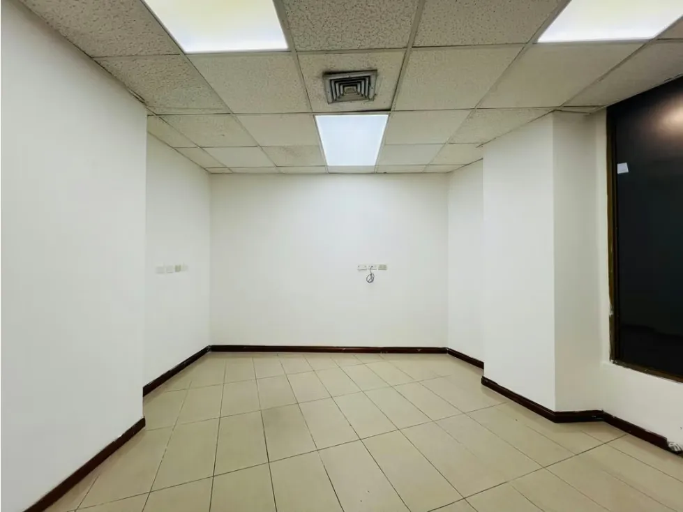 Se alquila Local 245m² Chuao - 17