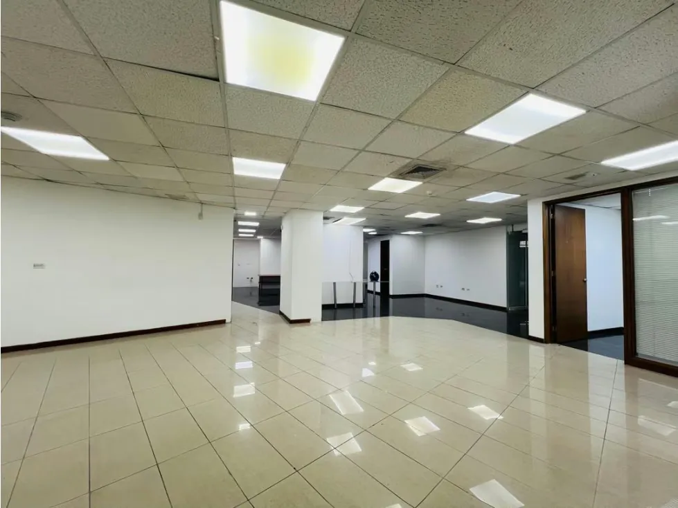 Se alquila Local 245m² Chuao - 18