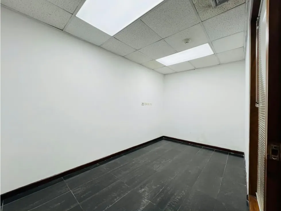 Se alquila Local 245m² Chuao - 19