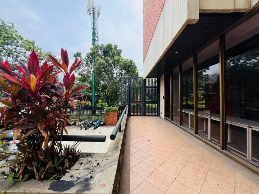 Se alquila Local 245m² Chuao - 7