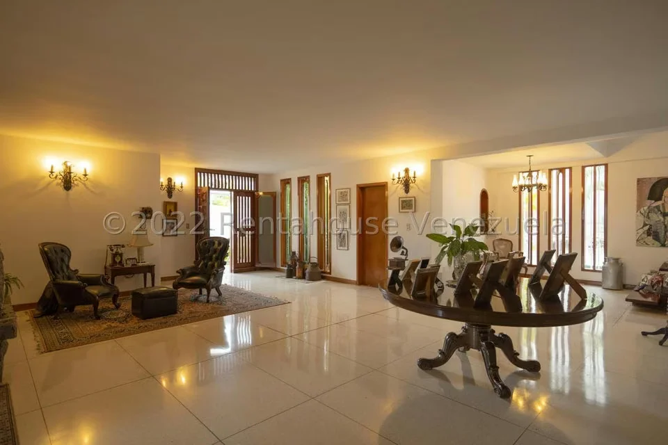 Casa (Multipes Niveles) en Venta en Cumbres de Curumo, Distrito Metropolitano - 28