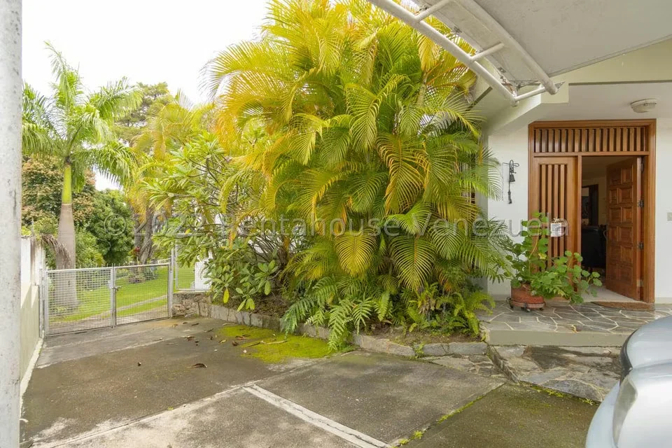 Casa (Multipes Niveles) en Venta en Cumbres de Curumo, Distrito Metropolitano - 3
