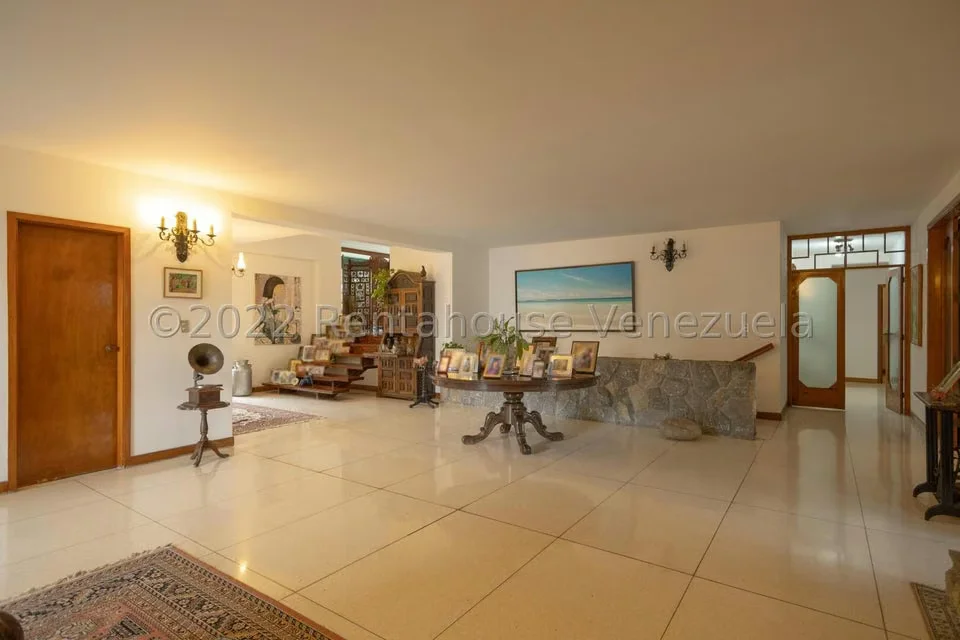 Casa (Multipes Niveles) en Venta en Cumbres de Curumo, Distrito Metropolitano - 32