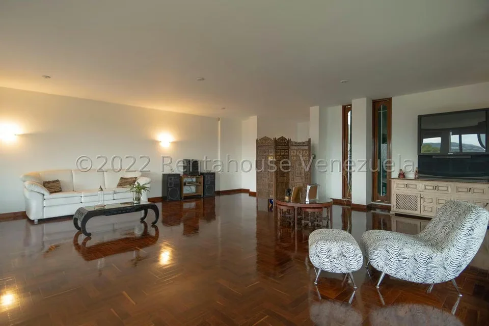Casa (Multipes Niveles) en Venta en Cumbres de Curumo, Distrito Metropolitano - 37