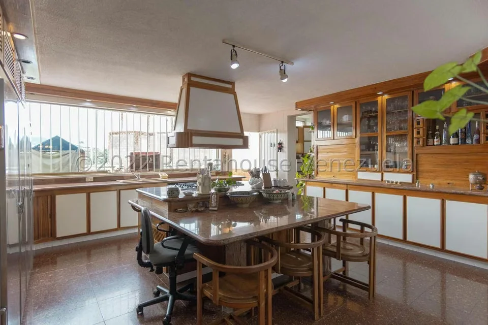 Casa (Multipes Niveles) en Venta en Cumbres de Curumo, Distrito Metropolitano - 43