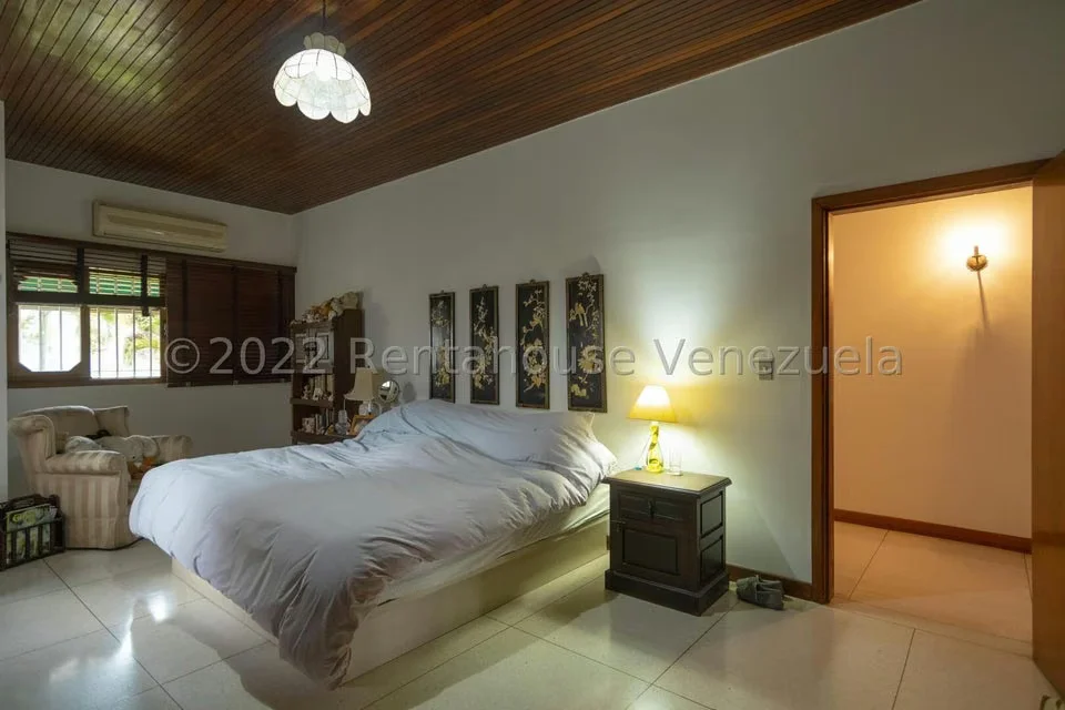 Casa (Multipes Niveles) en Venta en Cumbres de Curumo, Distrito Metropolitano - 48