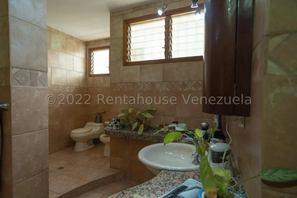 Casa (Multipes Niveles) en Venta en Cumbres de Curumo, Distrito Metropolitano - 50