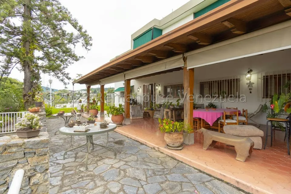 Casa (Multipes Niveles) en Venta en Cumbres de Curumo, Distrito Metropolitano - 72
