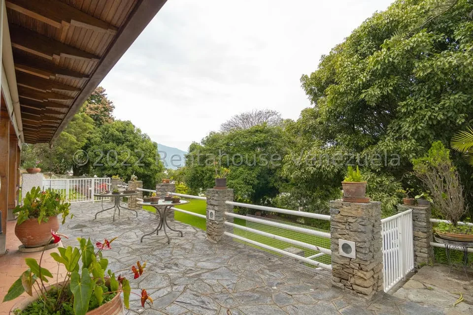 Casa (Multipes Niveles) en Venta en Cumbres de Curumo, Distrito Metropolitano - 74