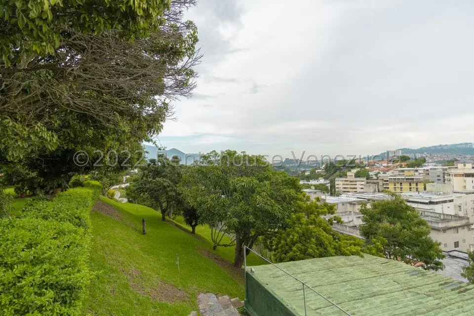 Casa (Multipes Niveles) en Venta en Cumbres de Curumo, Distrito Metropolitano - 9