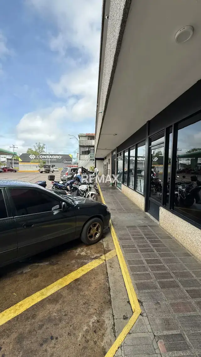 Se alquila Local comercial avenida Alirio Ugarte Pelayo