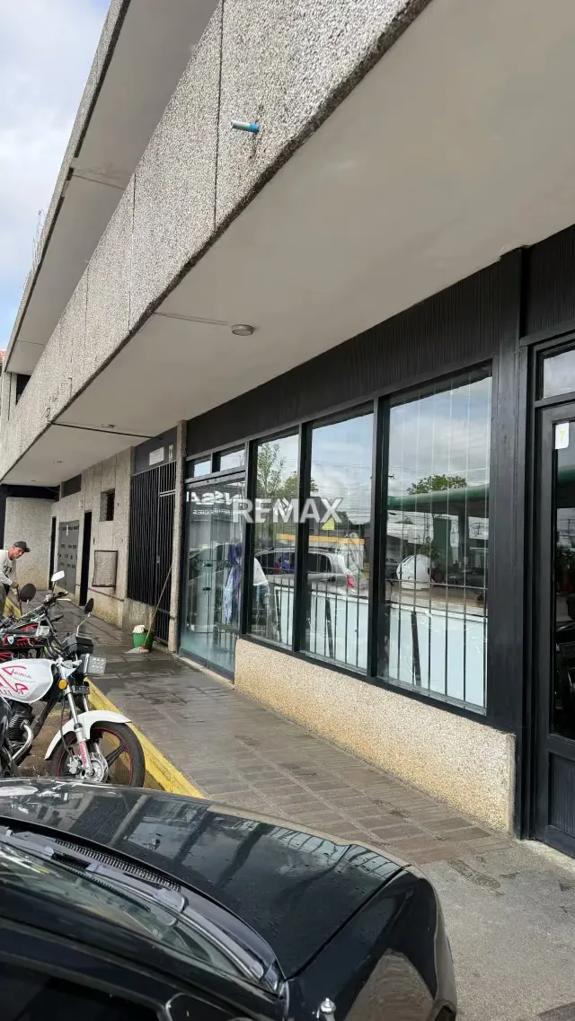 Se alquila Local comercial avenida Alirio Ugarte Pelayo - 3