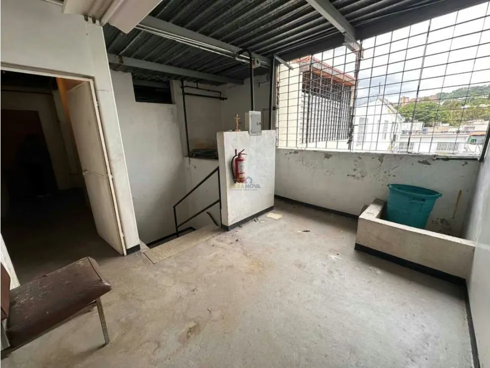 Se vende Casa 350m2 6B/4E La California Sur - 25