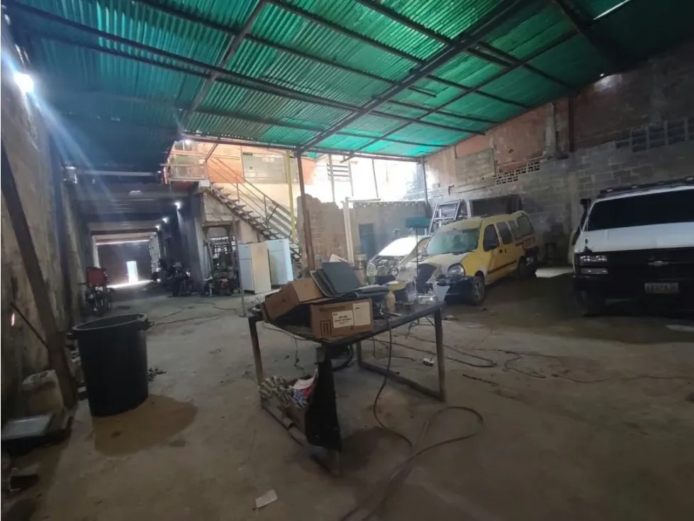 Venta de Estacionamiento y Local Comerial Magallanes de Catia300m2 - 7