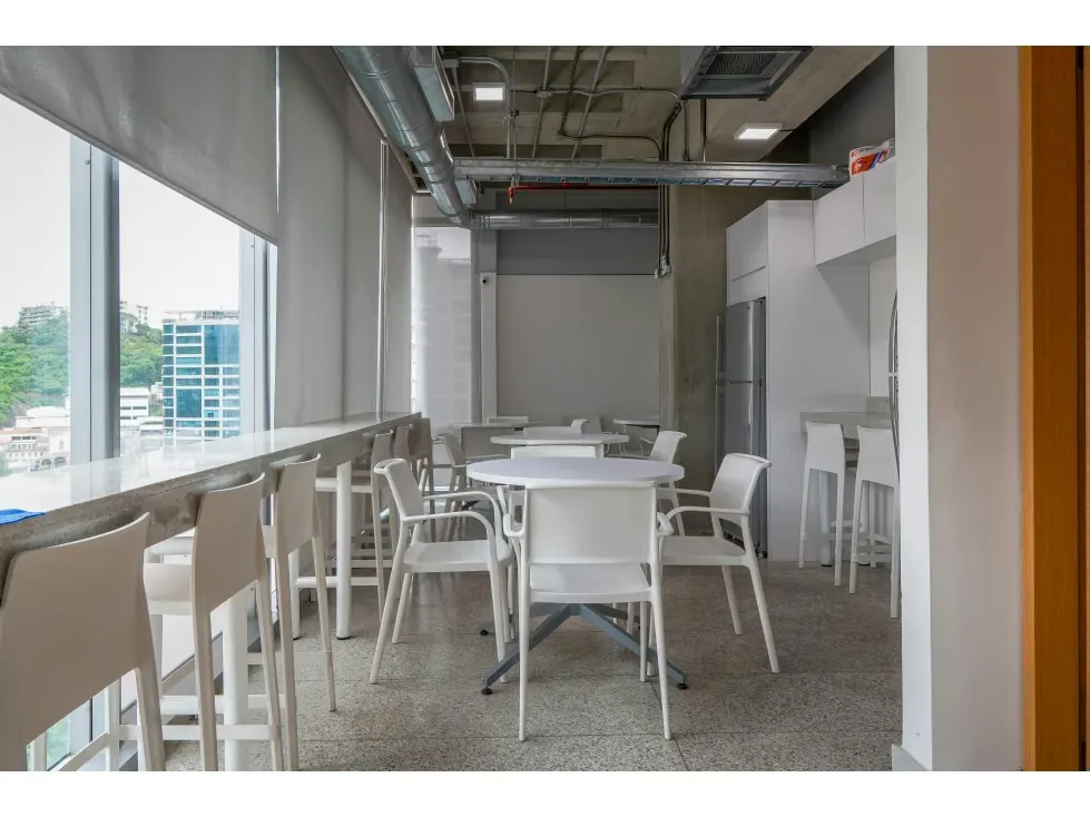 EN VENTA MODERNA OFICINA EN LAS MERCEDES CON VISTA AL AVILA Anma - 12