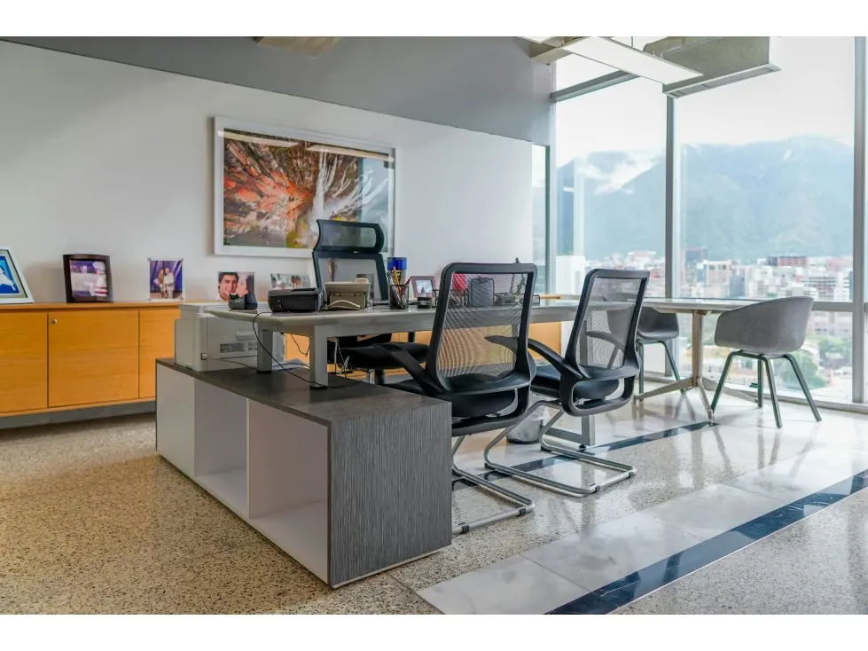 EN VENTA MODERNA OFICINA EN LAS MERCEDES CON VISTA AL AVILA Anma - 4