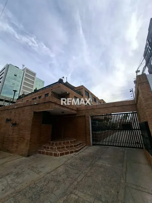 En venta. Hermoso town house en Residencias María Paula. Av. Principal de Lechería
