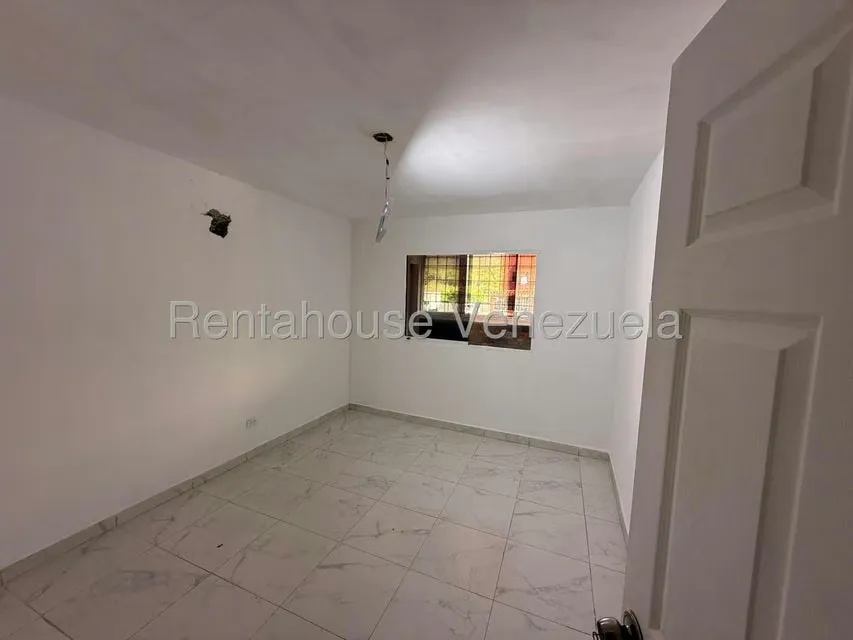 Apartamento (1 Nivel) en Venta en Canaima Tres, Miranda - 11