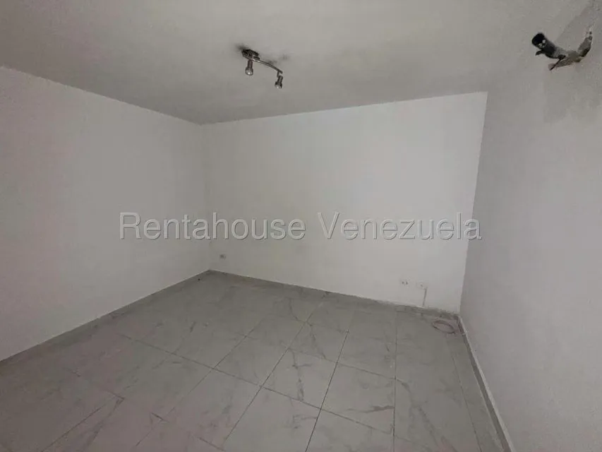 Apartamento (1 Nivel) en Venta en Canaima Tres, Miranda - 12