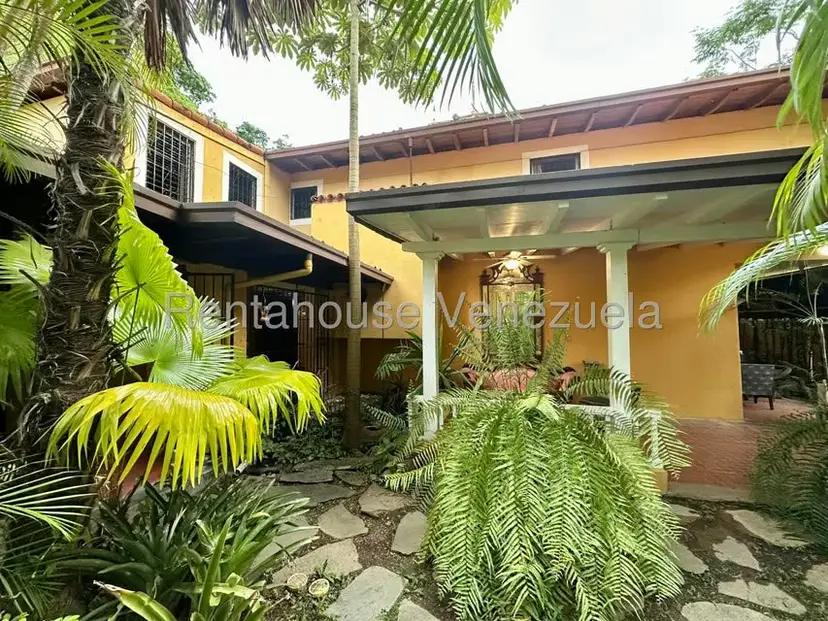 Casa (Duplex) en Venta en Chuao, Distrito Metropolitano
