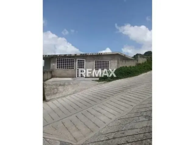 En venta casa en obra gris, El Hatillo, Urb. Altos del Halcón - 2