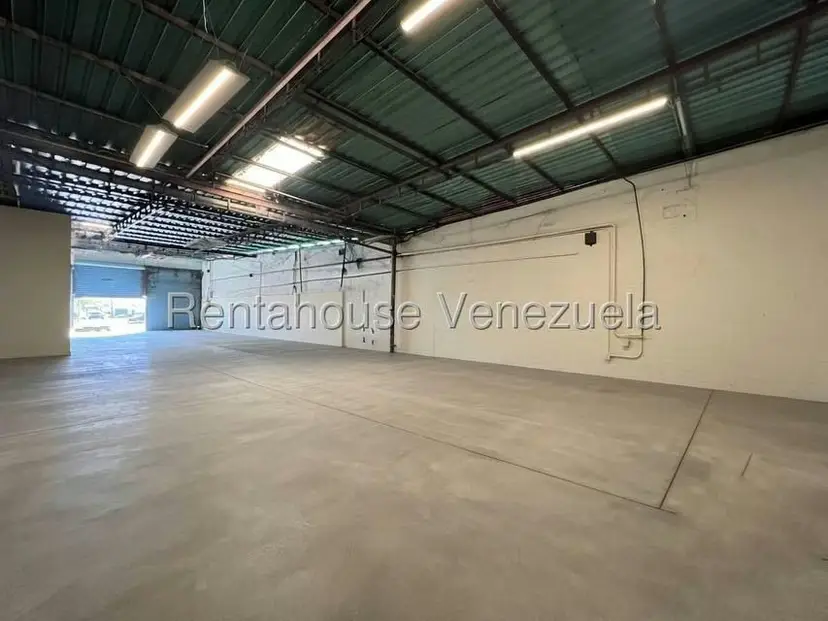 Comercial (Industrial) en Alquiler en Centro, Aragua