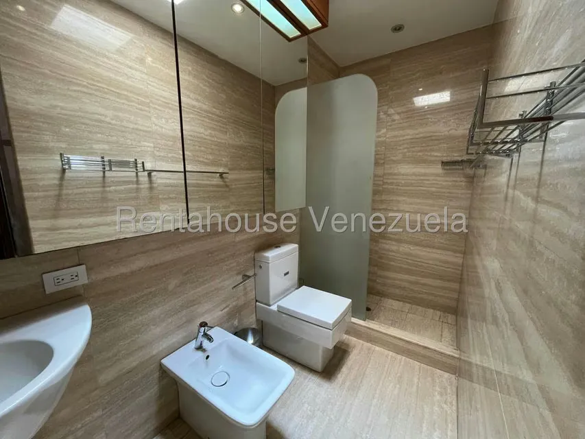 Apartamento (1 Nivel) en Venta en Campo Alegre, Distrito Metropolitano - 22