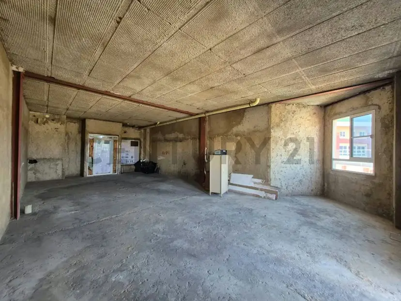 Local de 94m2 con Terraza de 18m2 en C.C. Puente Real