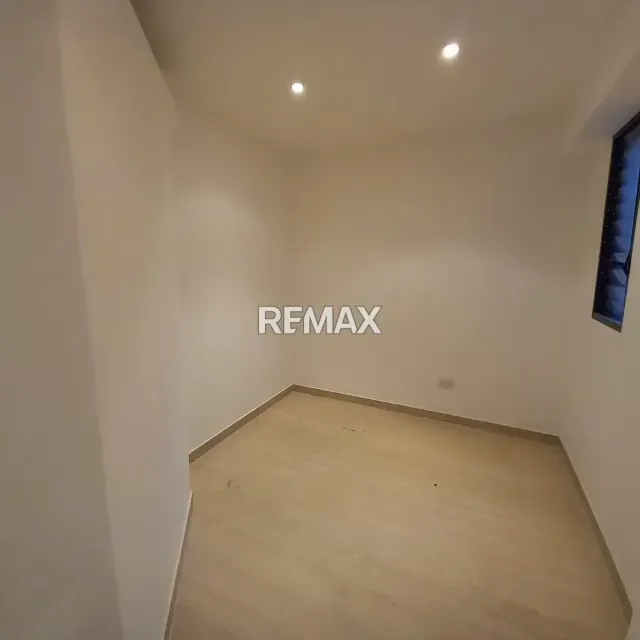 Alquilo bello y cómodo apartamento en las Esmeraldas de La Tahona. - 12