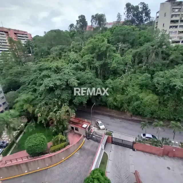 Alquilo bello y cómodo apartamento en las Esmeraldas de La Tahona.