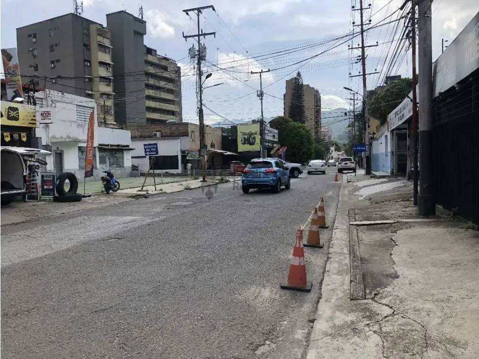 ALQUILER ESQUINA COMERCIAL, ZONA DE ALTO TRAFICO, ENTRE AV A.ELOY/ BOL - 4