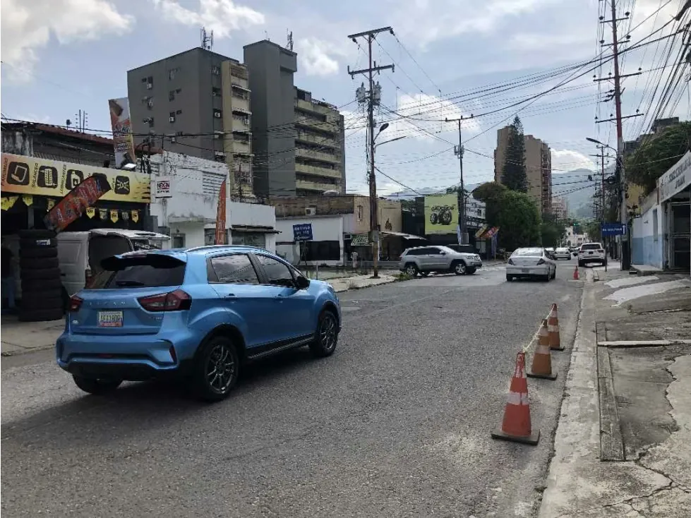 ALQUILER ESQUINA COMERCIAL, ZONA DE ALTO TRAFICO, ENTRE AV A.ELOY/ BOL - 6