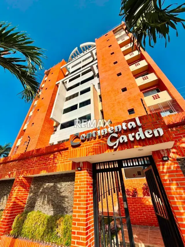 EN VENTA APARTAMENTO DE LUJO RES. CONTINENTAL GARDEN URB. LA TRIGALEÑA