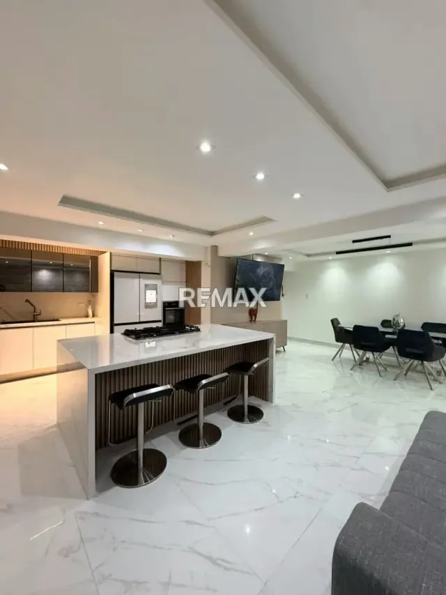 EN VENTA APARTAMENTO DE LUJO RES. CONTINENTAL GARDEN URB. LA TRIGALEÑA - 14