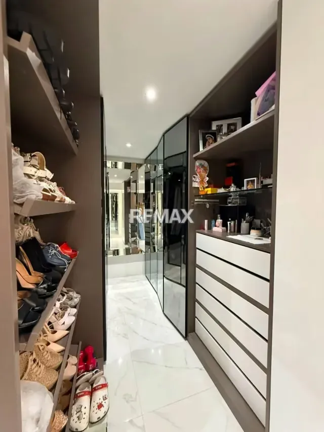 EN VENTA APARTAMENTO DE LUJO RES. CONTINENTAL GARDEN URB. LA TRIGALEÑA - 19