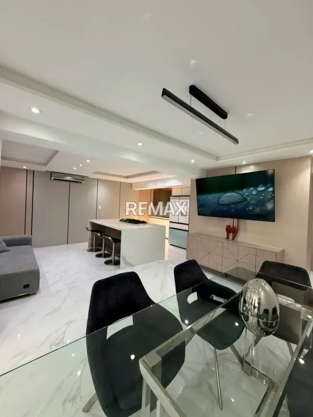 EN VENTA APARTAMENTO DE LUJO RES. CONTINENTAL GARDEN URB. LA TRIGALEÑA - 8