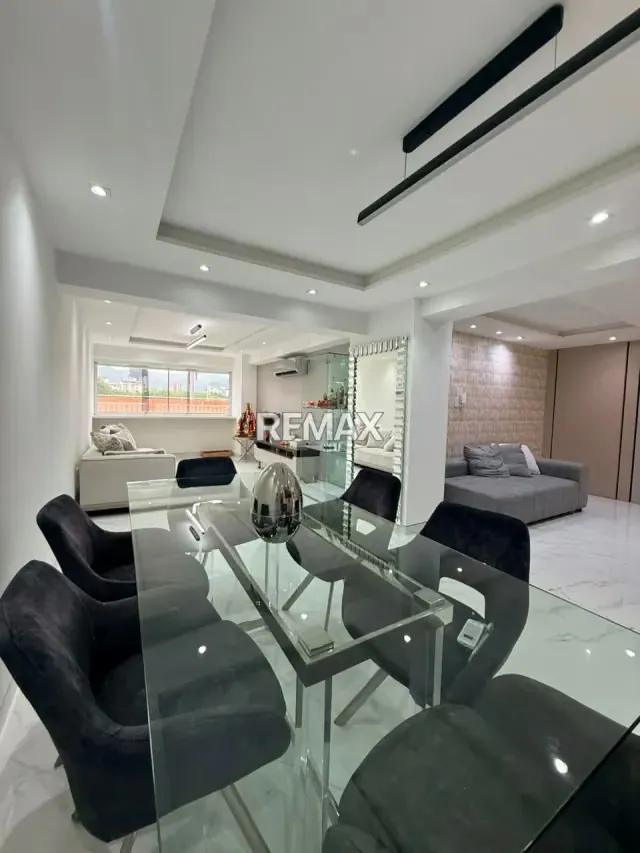 EN VENTA APARTAMENTO DE LUJO RES. CONTINENTAL GARDEN URB. LA TRIGALEÑA - 9