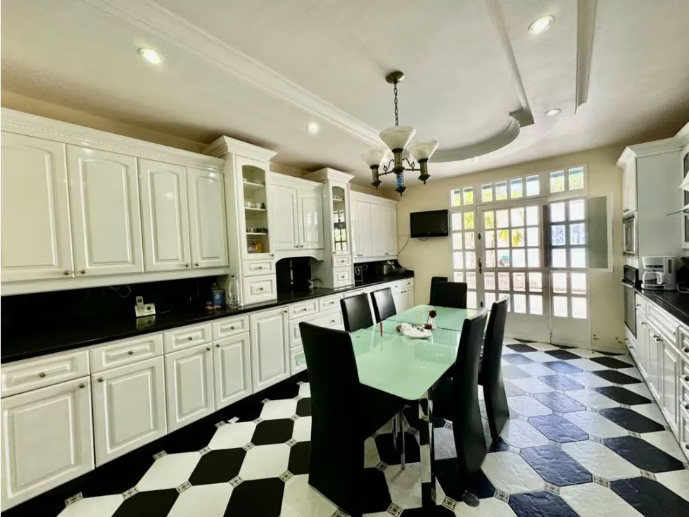 Se vende y/o alquila casa 650m2 4h+2s/6b/4p Los Naranjos del Cafetal - 11