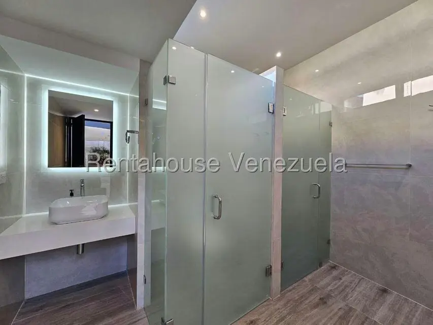 Casa (Multipes Niveles) en Venta en Altamira, Distrito Metropolitano - 28