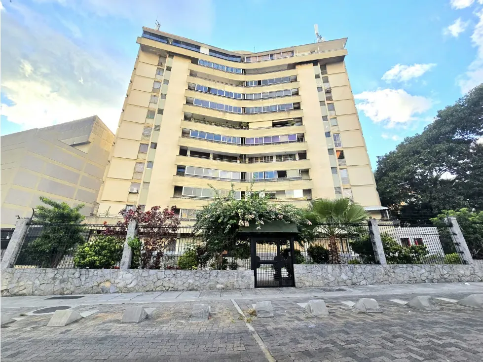 Vendo Apartamento en La Avenida Solano Remodelado
