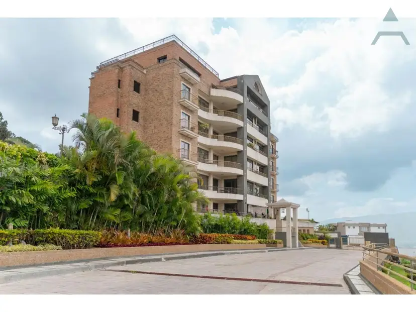 Se vende Apto 290m² + 450m² de Terraza 3h+s/3b+s/6p Los Naranjos