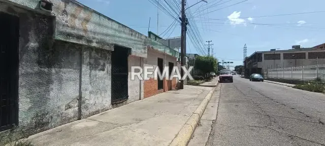 Casa y Local comercial en Venta en Ciudad Ojeda - 2