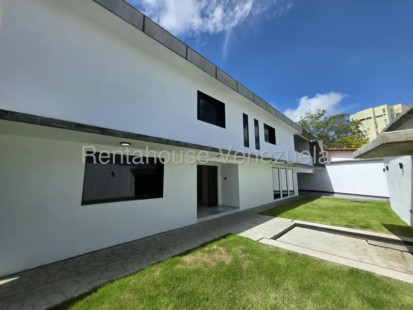 Casa (Duplex) en Venta en Los Naranjos del Cafetal, Distrito Metropolitano - 4