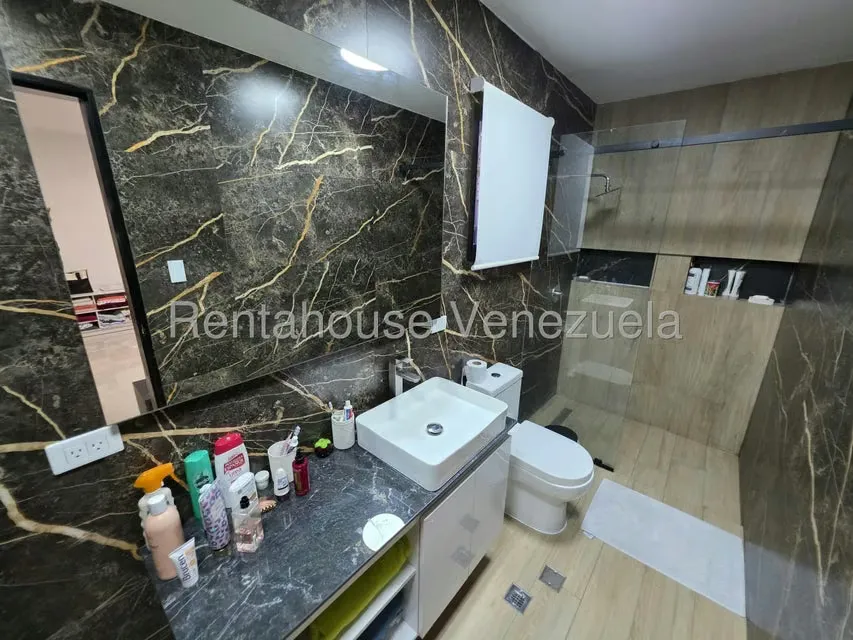 Casa (Duplex) en Venta en Los Naranjos del Cafetal, Distrito Metropolitano - 45