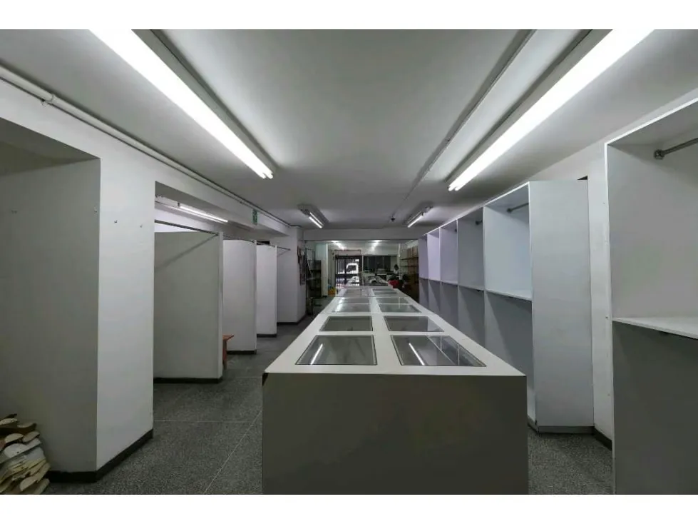 Amplio Local Comercial en la Candelaria 337m2 - 12