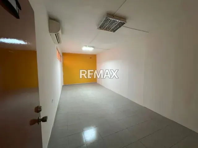 En Alquiler Oficinas Comerciales - 2