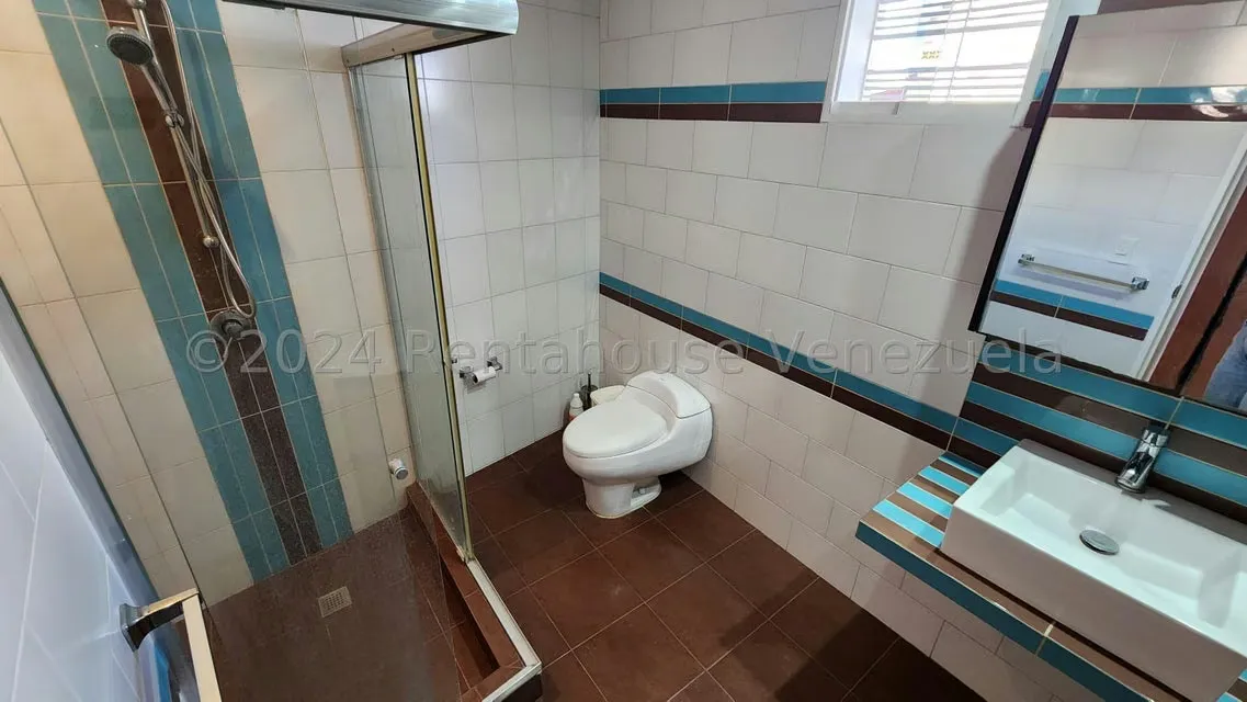 Casa (1 Nivel) en Venta en Colinas de Santa Monica, Distrito Metropolitano - 17